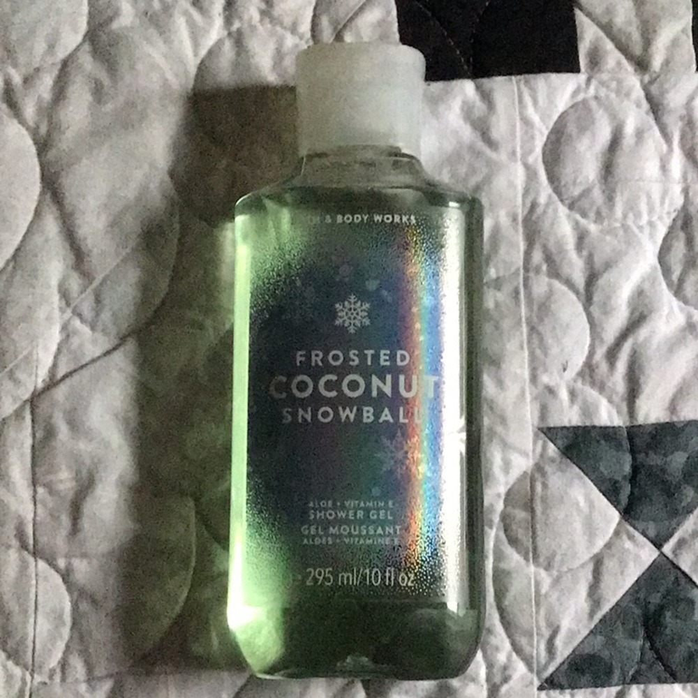 Frosted Coconut Snowball Shower Gel